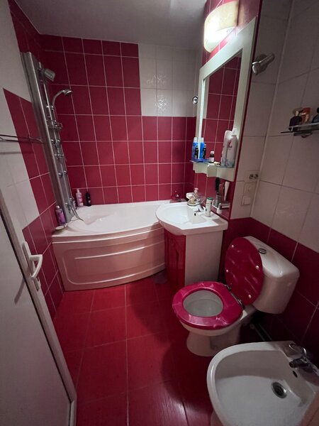 Calimanesti Apartament 2 camere + boxa + garaj Suprafata totala: 69,75 mp