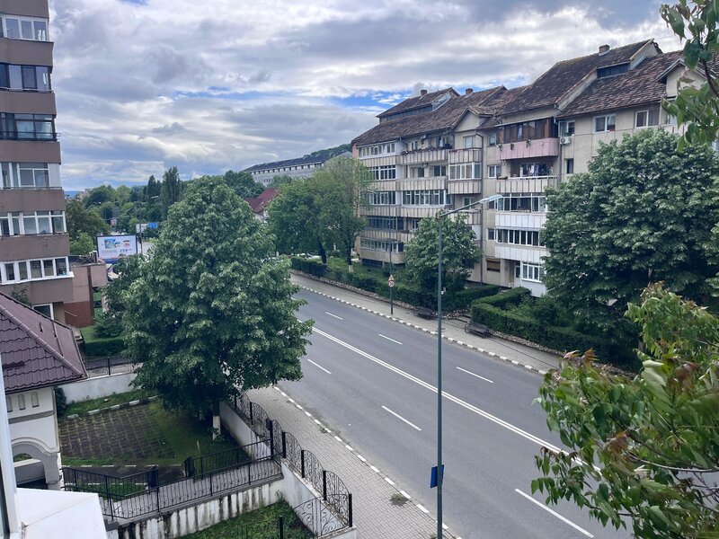 Calimanesti Apartament 2 camere + boxa + garaj Suprafata totala: 69,75 mp