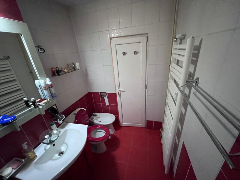 Calimanesti Apartament 2 camere + boxa + garaj Suprafata totala: 69,75 mp